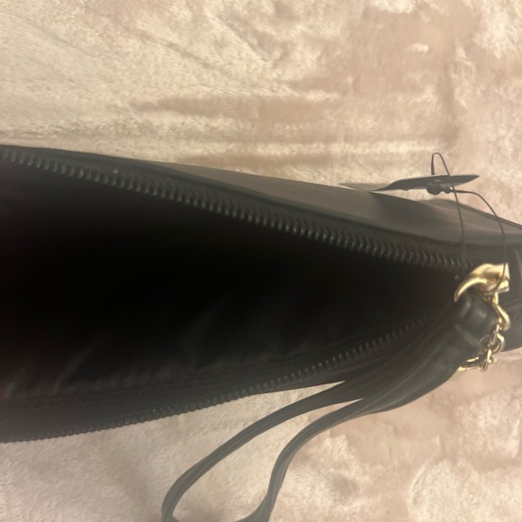 NWT GUESS Black Clutch Wristlet with Gold Logo - Picture 10 of 10